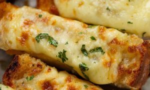 Cheesy Garlic & Herb Bread